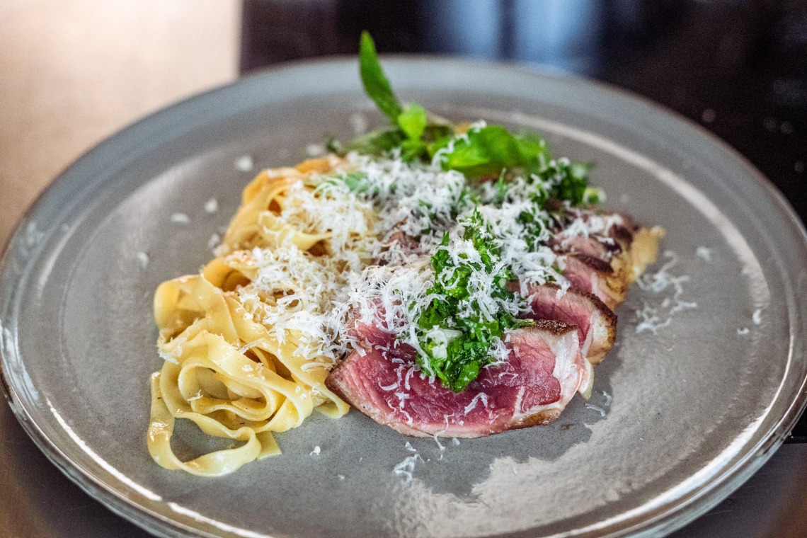 Dunne Lende met tagliatelli en gremolata